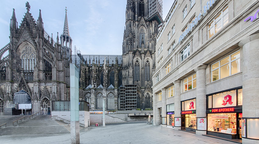 Dom Apotheke aussen